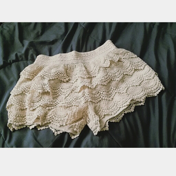 Layed lace shorts - Picture 1 of 1